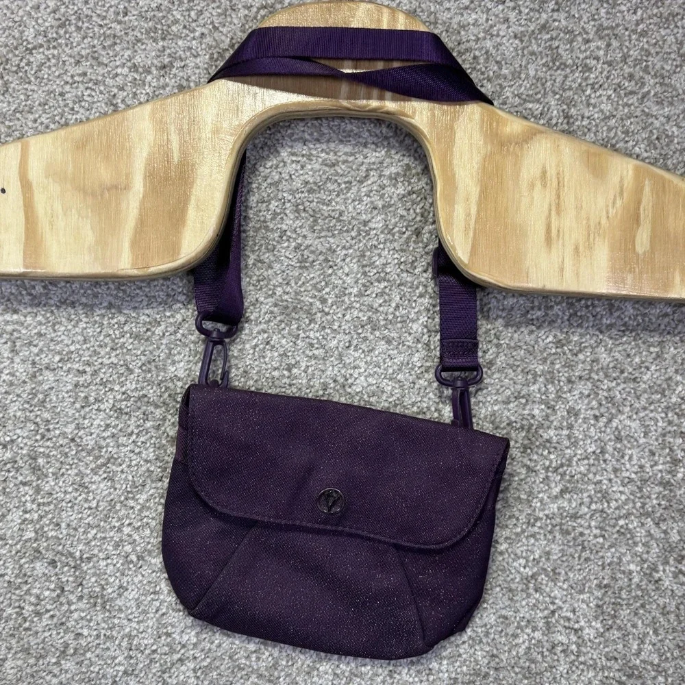 Ivivva By Lululemon Girls Mini Crossbody Bag Purple Glitter Canvas Strap 116599